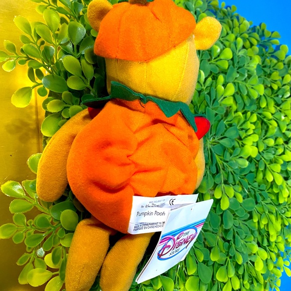 DISNEY STORE EXCLUSIVE NWT VTG HALLOWEEN PUMPKIN WINNIE THE POOH MINI BEABN BAG - Picture 10 of 11